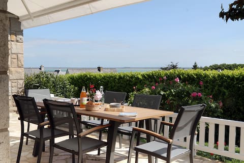 Charming house with sea view and garden