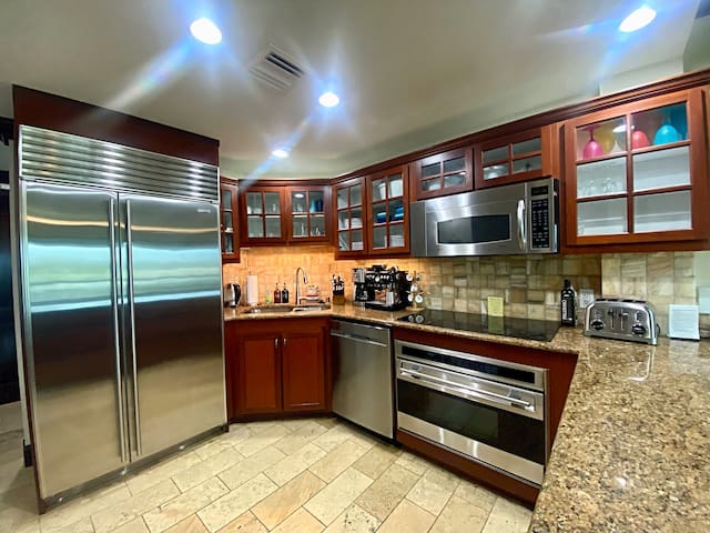 BEACH FRONT Resort/SPA LARGE Luxury Grand Suite! gallery image 4