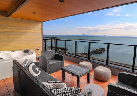 Relax on the terrace with an ocean view | Jacuzzi, free parking | Small dogs allowed | Le Granby Res