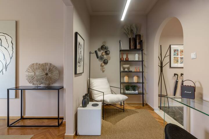 Stylish Apartment Temple of Zeus gallery image 5