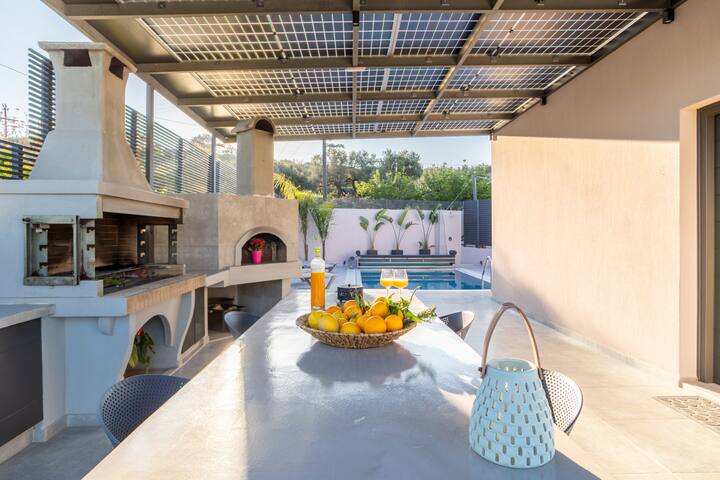 Ostrako luxurious villa with private pool