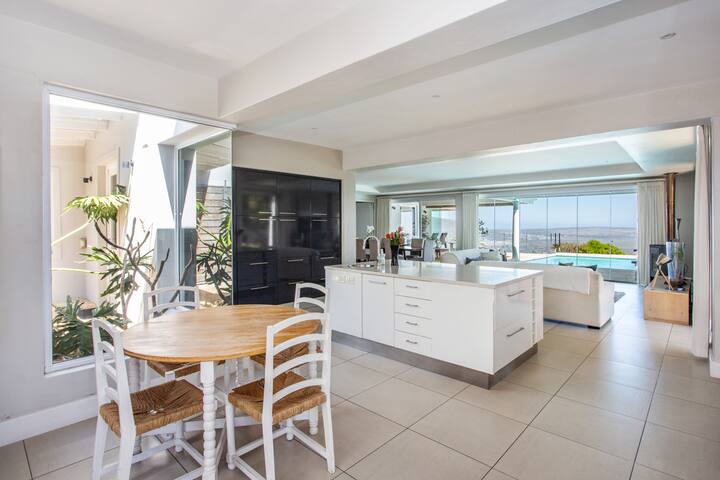 Sapphire Sunset. Panoramic Views. Solar backup gallery image 5