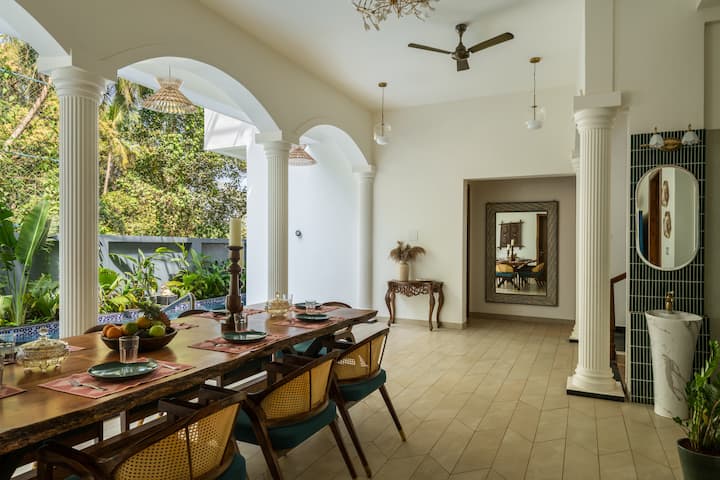 Dining area image 1