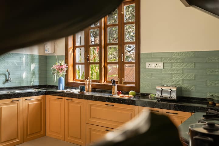 Full kitchen image 1