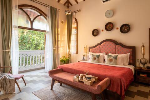 Luxury 7BHK villa with Jacuzzi