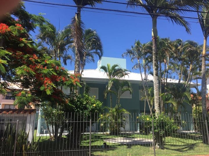 Apartamento Flamboyant duplex a 100 m da praia Apartments for Rent