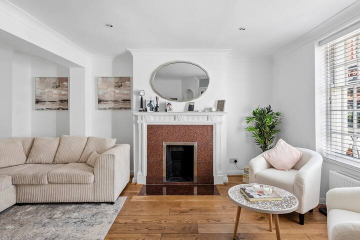 Kensington two floor mews house gallery image 2