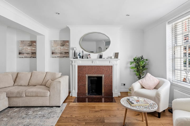 Kensington Two Floor Mews House - Whitehall