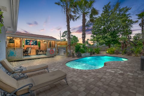 Shipwrecked: Pool, GmRm, Fire Pit Close to Beach!