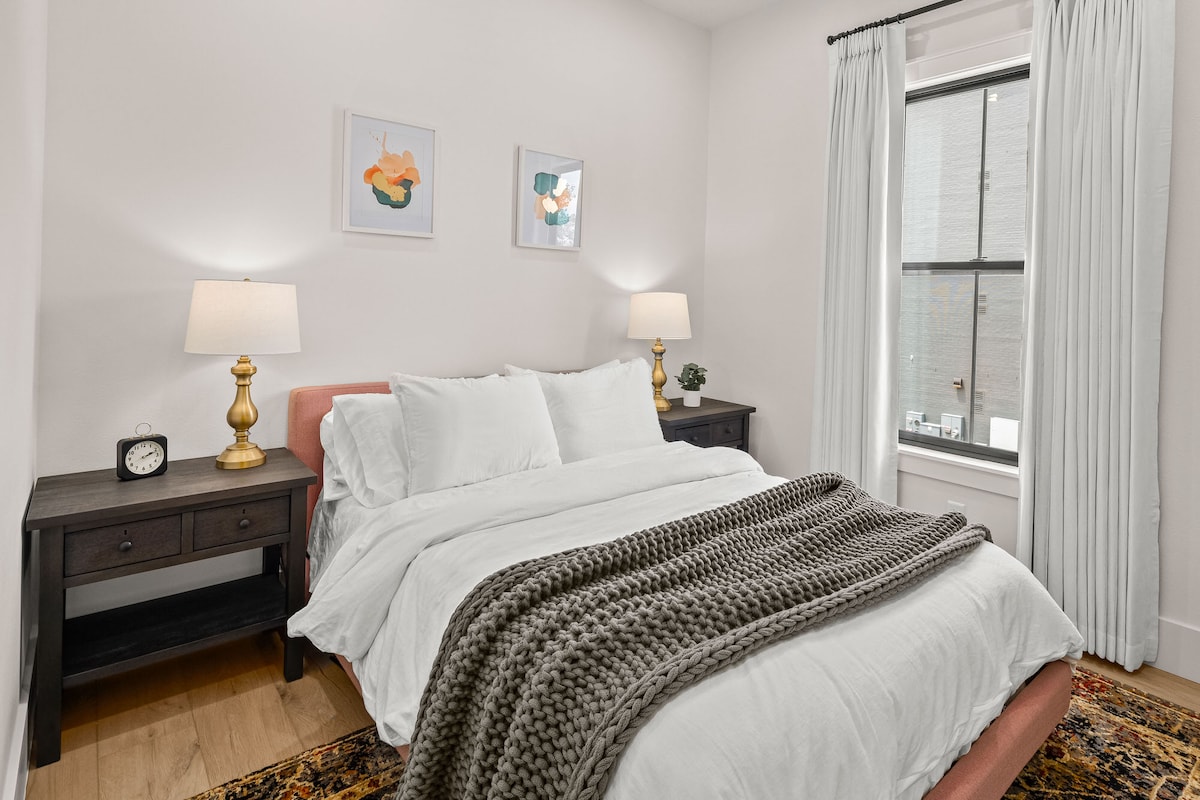 Dormitorio para huéspedes 3 con cama tamaño queen

- TV inteligente, armario con insumos construidos