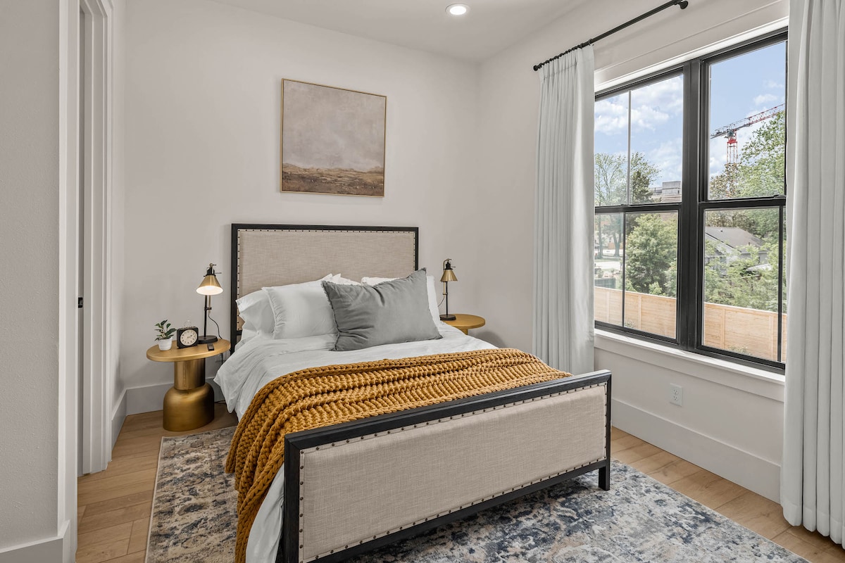 Dormitorio de invitados 2 con cama tamaño queen

- TV inteligente, armario con insumos construidos