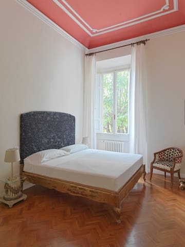 Unique 5 Bedroom Apartment with Private Garden gallery image 5