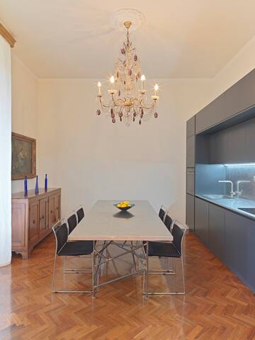 Unique 5 Bedroom Apartment with Private Garden gallery image 4