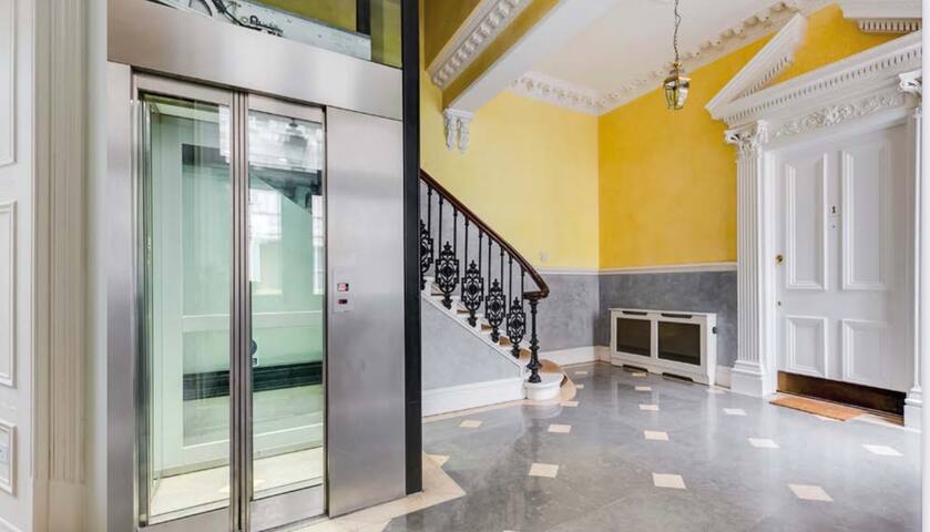 Palatial Flat gallery image 4