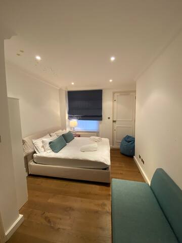 Palatial Flat gallery image 5