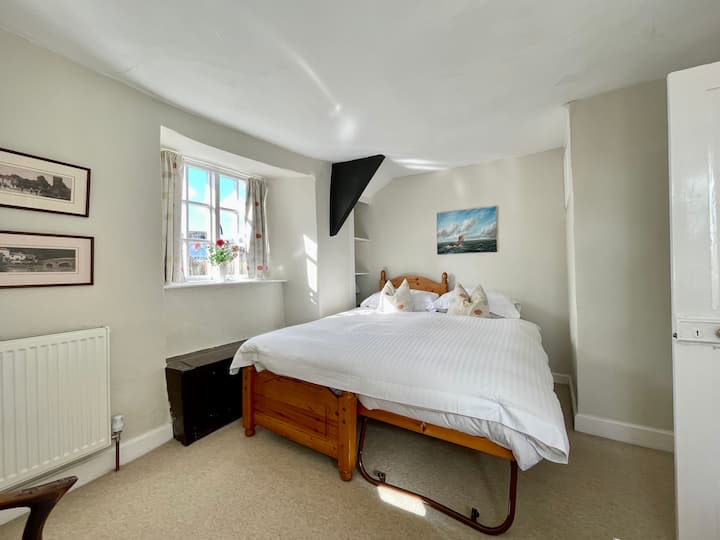 Საძინებელი 3 გასაშლელი ნივთით