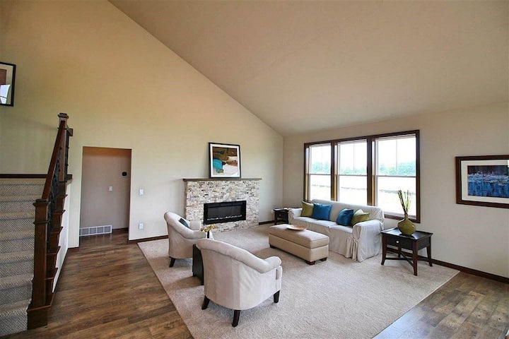 Private Executive Suite - Greenville, WI