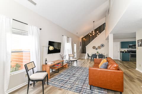 Rock n* Roll Haven RUOFF 4BD w/ Pool Table