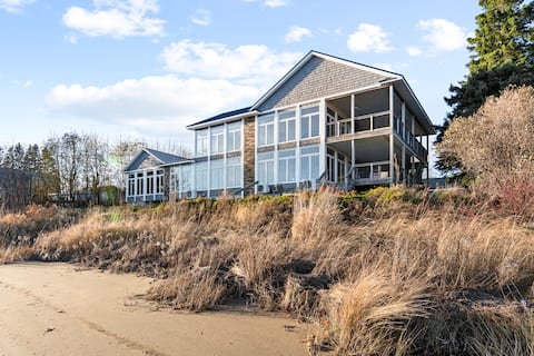 Stunning seaside getaway!