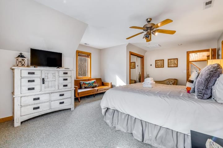 Брачен апартман на горно ниво