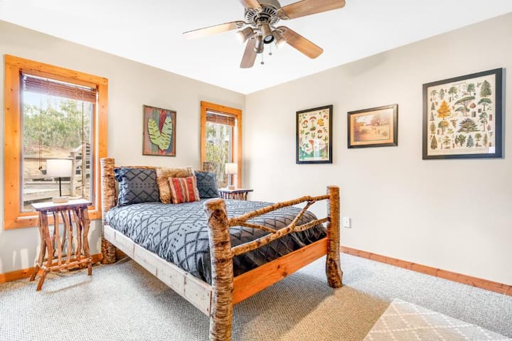 Главно ниво со целосна спална соба