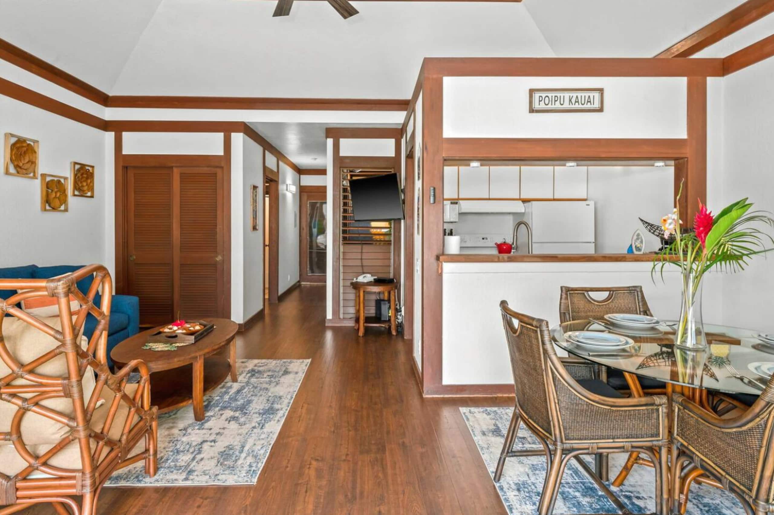 Poipu Beach Top Floor Condo, A/C, 2 Min to Beach - Photo 9