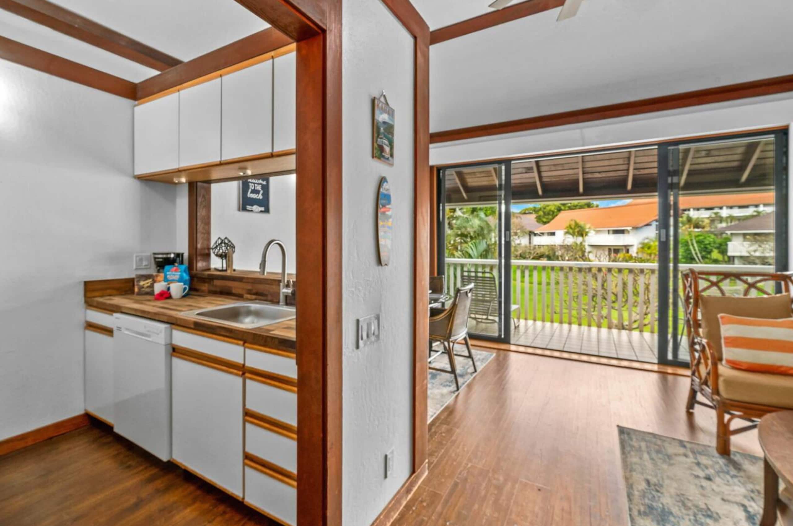 Poipu Beach Top Floor Condo, A/C, 2 Min to Beach - Photo 5