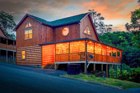 Swimming Hole cabin in Pigeon Forge - Photo 2