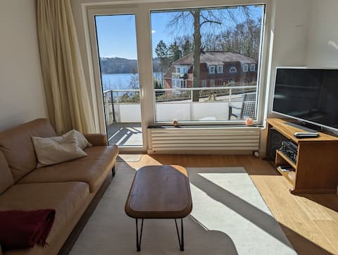Apartment with lake view