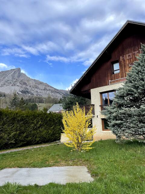 Duplex apartment at the foot of the mountain