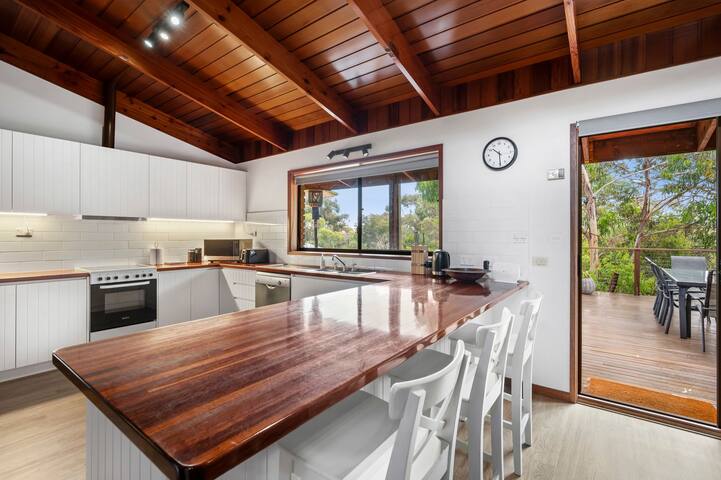 Spacious Two Family Home – pool table and more! gallery image 2