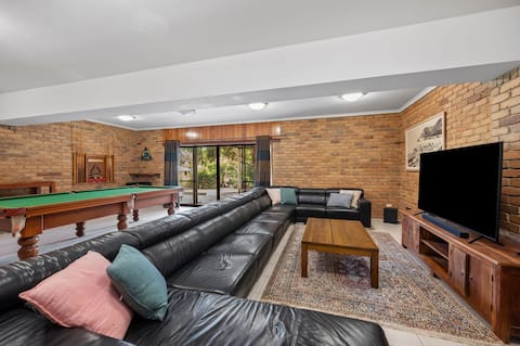Popular Airbnb listing: Pool table, air hockey, ping pong & foosball in Anglesea
