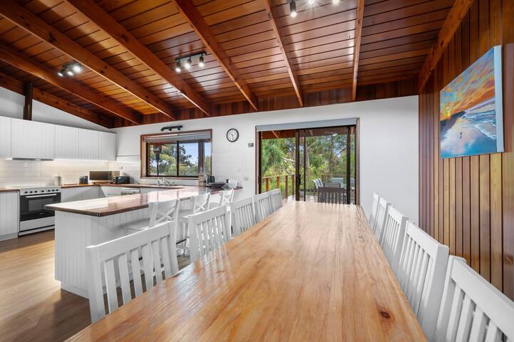 Spacious Two Family Home – pool table and more! gallery image 3