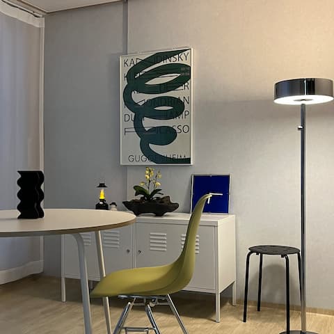 Three sunny rooms near new Kia Championsfield