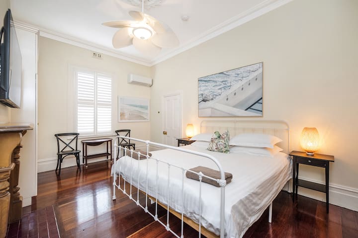 Crepe Myrtle Cottage-Stunning heritage in Sth Freo gallery image 4