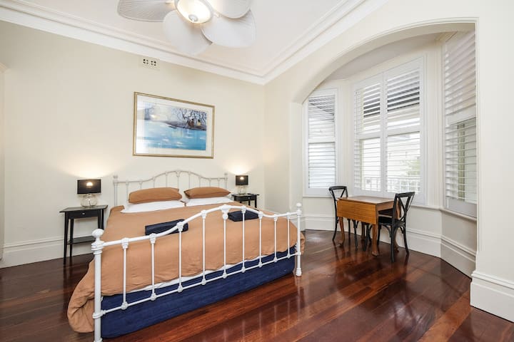 Crepe Myrtle Cottage-Stunning heritage in Sth Freo gallery image 2