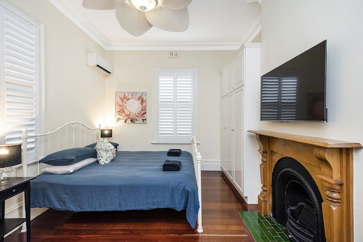 Crepe Myrtle Cottage-Stunning heritage in Sth Freo gallery image 3