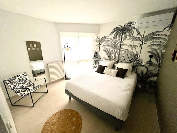 დიდი, კონდიცირებული საძინებელი წყნარ ადგილას