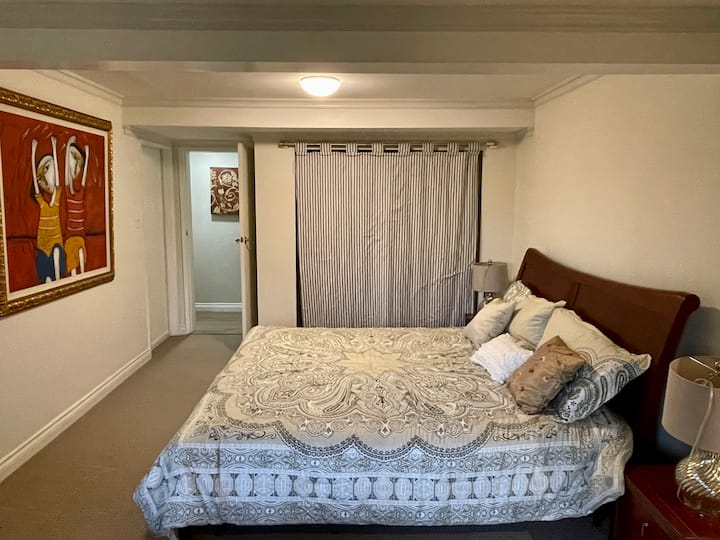 Spavaća soba 1 - bračni krevet (širine 180 - 200 cm)