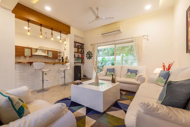 Living room image 3