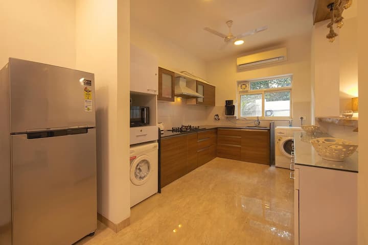 Full kitchen image 1