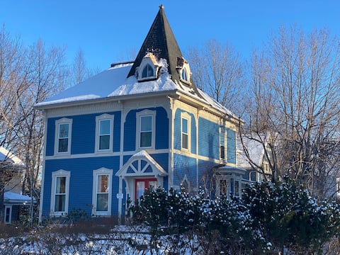 3 BR Gorgeous Historic Home Close to Ocean