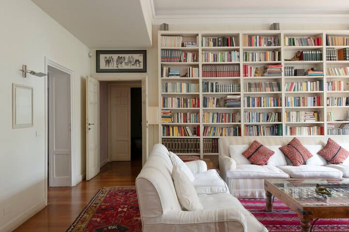 Amazing House – 4 Bedrooms with Private Garden gallery image 3