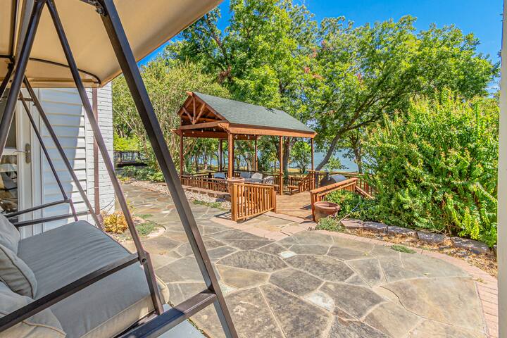 Lake house gallery image 3