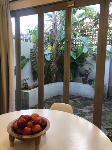 Sunny Blue cottage – lifestyle & location gallery image 5