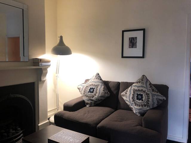 Sunny Blue cottage – lifestyle & location gallery image 3