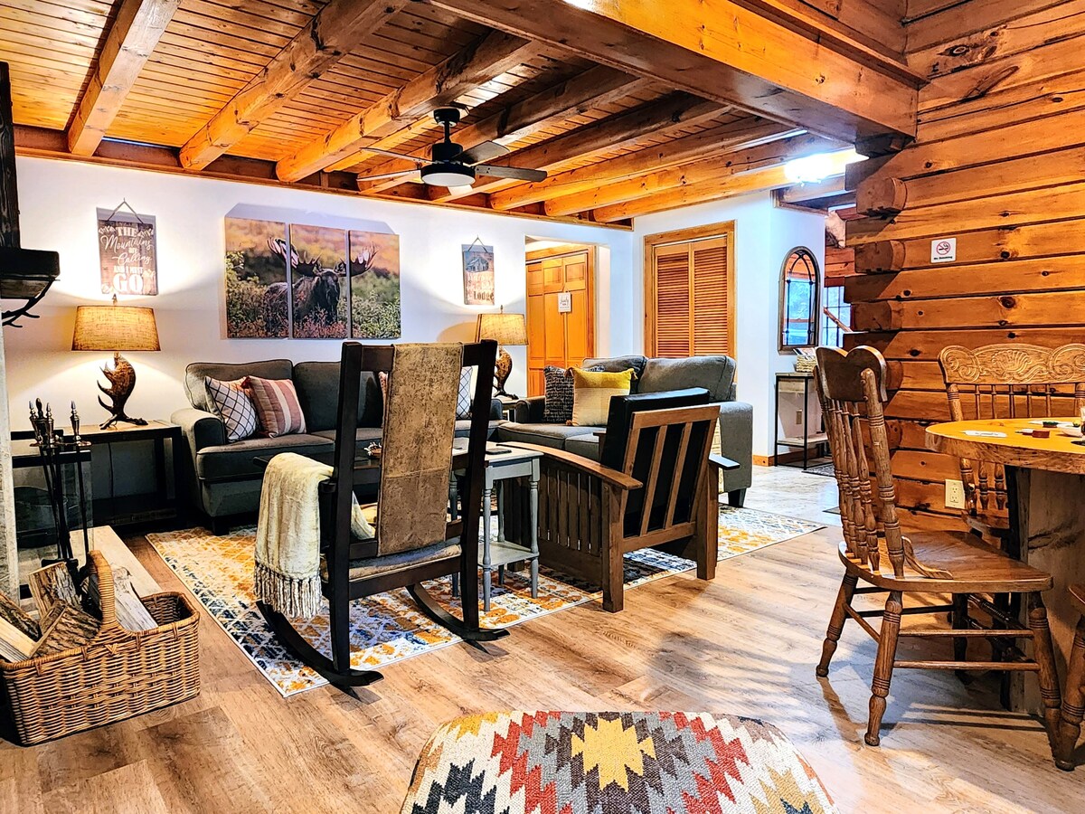 Top Airbnb: Lodge w/Hot Tub Surrounded by Nature 5mns to Gore in North Creek