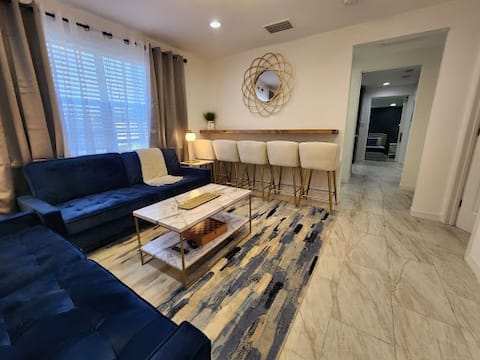 Mills House @WP. Sleeps 10 Renovated. Queen beds