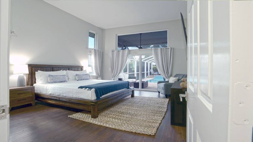 Modern House Heated Pool Gourmet Kitchen Pets gallery image 4