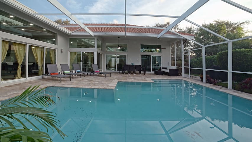 Modern House Heated Pool Gourmet Kitchen Pets